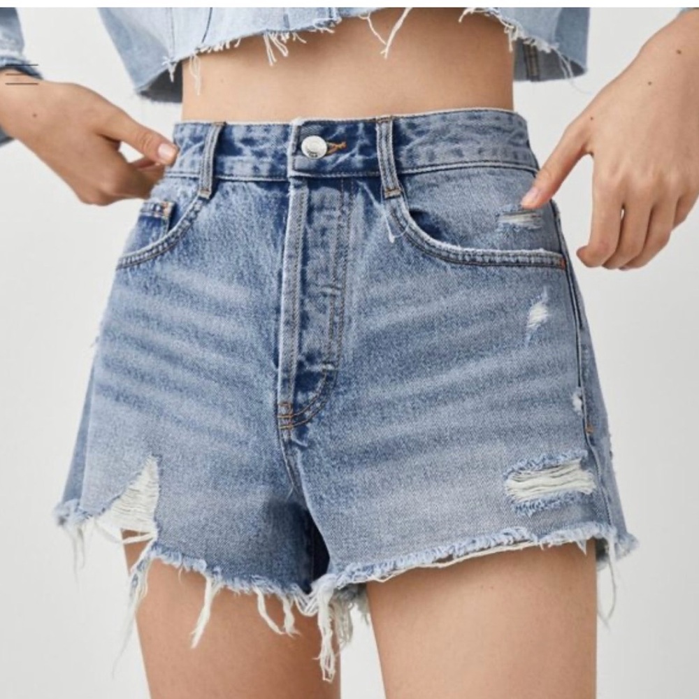 NWT Zara Light Blue Distressed Denim Shorts Coachella US 06